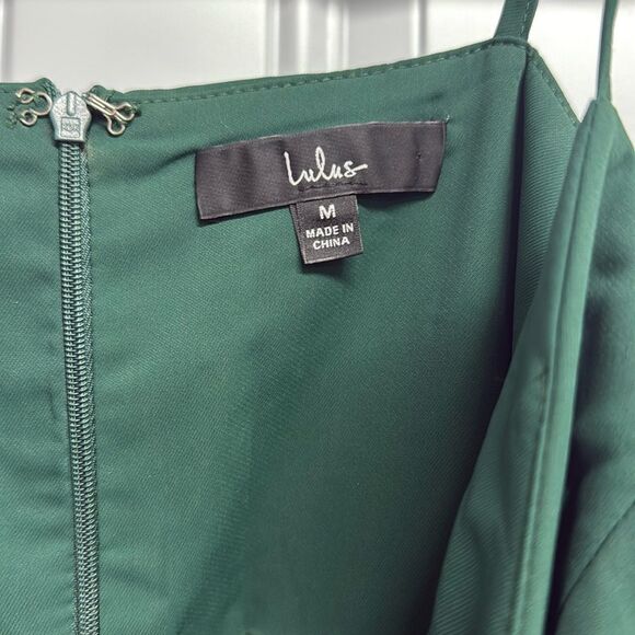 Lulu's GREEN Asymmetrical Pleated Wrap Dress NWT Size Medium - Picture 4 of 4